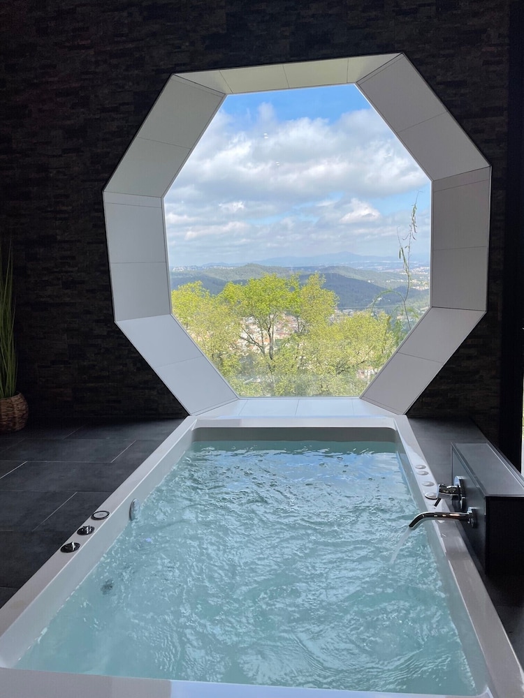 Private spa tub