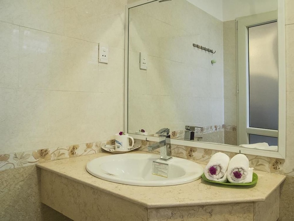 Bathroom sink