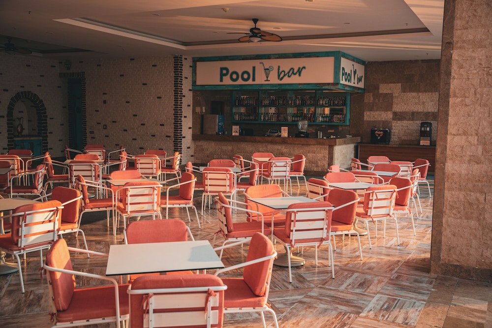 Poolside bar