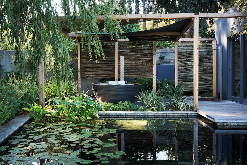 Private spa tub