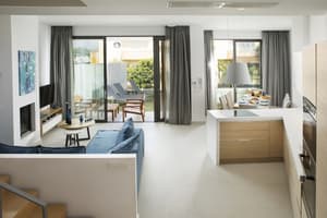 thumbnail: Interior entrance