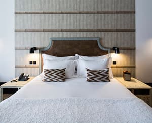 thumbnail: Deluxe Suite Bed