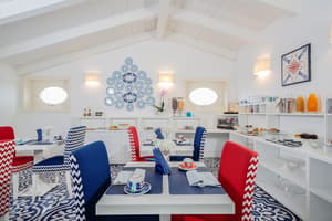 thumbnail: Breakfast area