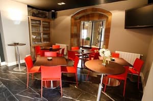 thumbnail: Bar (on property)