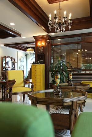 thumbnail: Lobby lounge