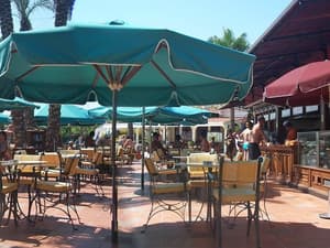 thumbnail: Outdoor dining
