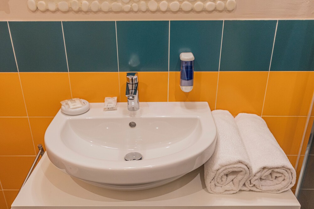 Bathroom sink