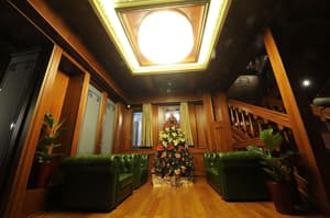 thumbnail: Lobby sitting area