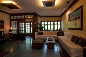 thumbnail: Lobby sitting area