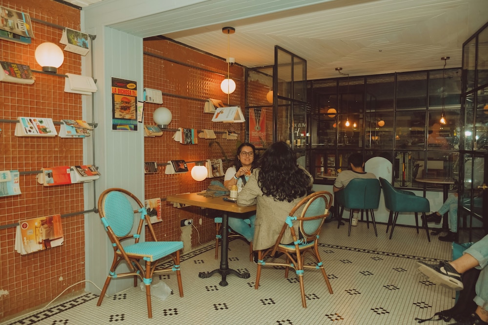 Lobby lounge
