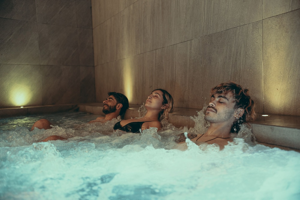 Indoor spa tub