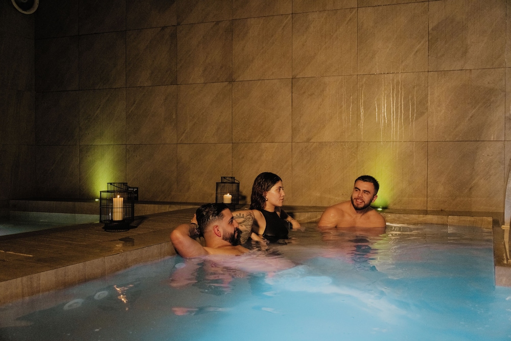 Indoor spa tub