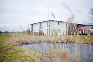 thumbnail: Exterior