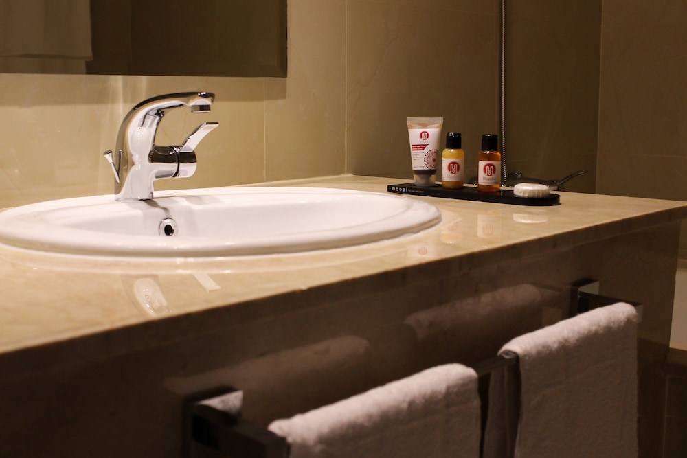 Bathroom sink