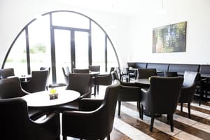 thumbnail: Lobby lounge