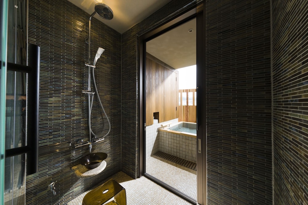 Bathroom shower