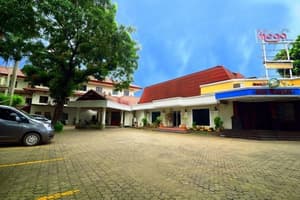 thumbnail: Front of property
