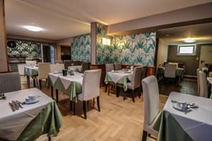 thumbnail: Restaurant