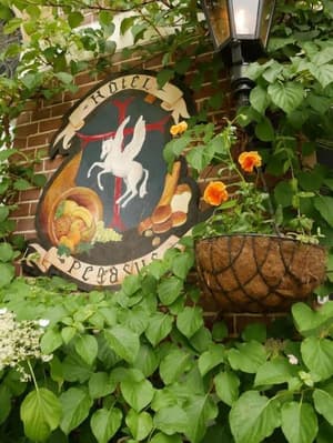 thumbnail: Exterior detail