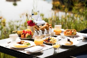 thumbnail: Outdoor dining