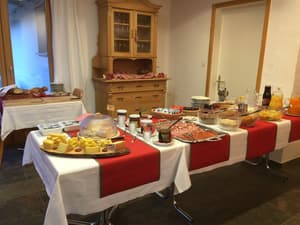 thumbnail: Breakfast area