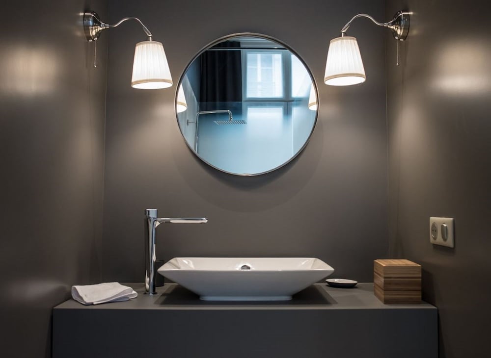 Bathroom sink