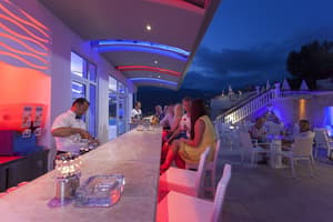 thumbnail: Bar (on property)