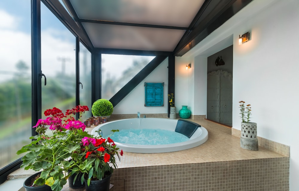 Jetted tub