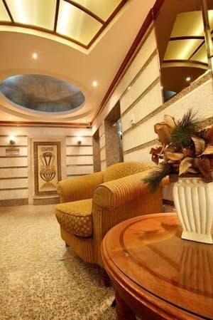 thumbnail: Lobby sitting area