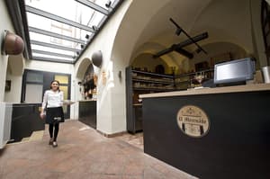 thumbnail: Restaurant
