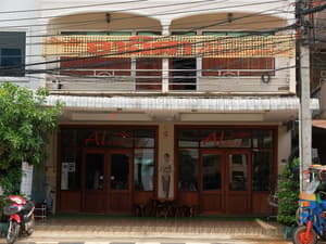 thumbnail: Front of property
