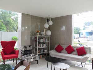 thumbnail: Lobby sitting area