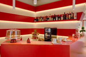thumbnail: Bar (on property)