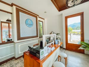 thumbnail: Interior detail