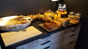 thumbnail: Breakfast area