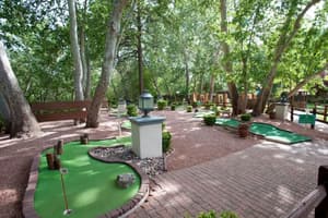 thumbnail: Mini-golf