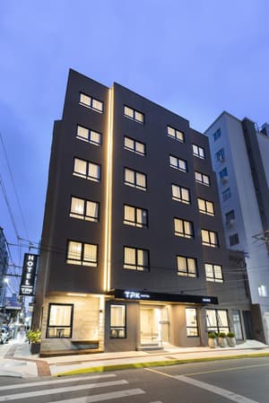 thumbnail: Front of property