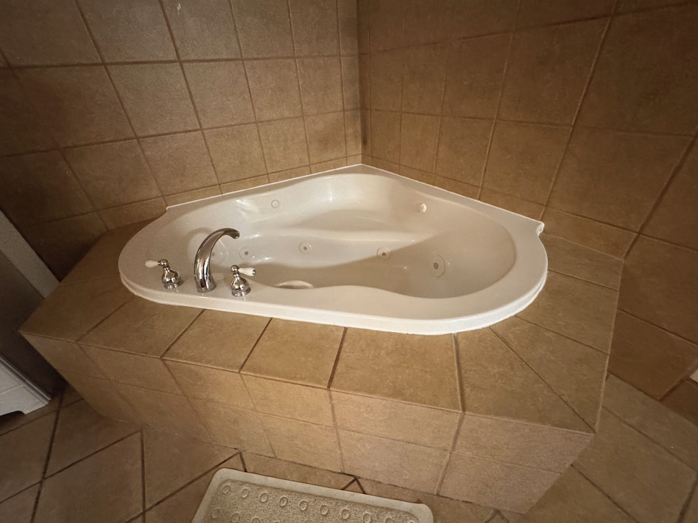 Jetted tub