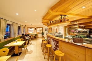 thumbnail: Bar (on property)