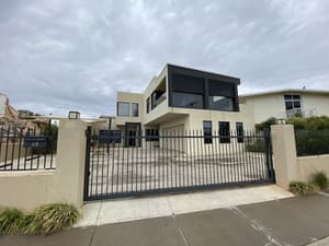 thumbnail: Front of property