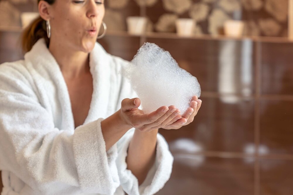 Deep soaking bathtub