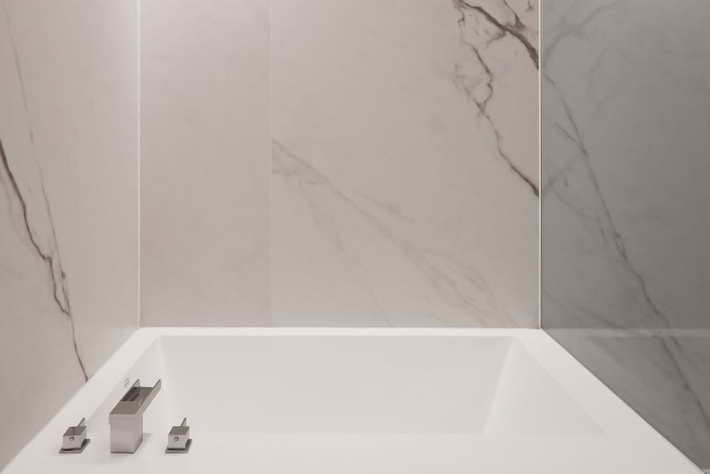 Deep soaking bathtub