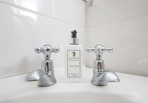 thumbnail: Bathroom amenities
