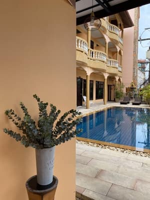 thumbnail: Exterior