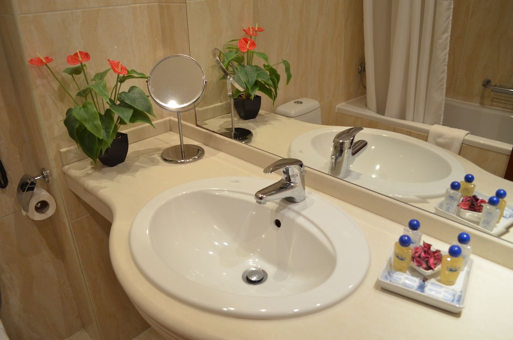 Bathroom sink