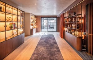 thumbnail: Interior entrance