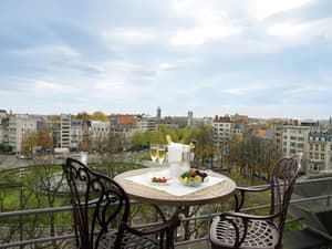 thumbnail: Bar (on property)