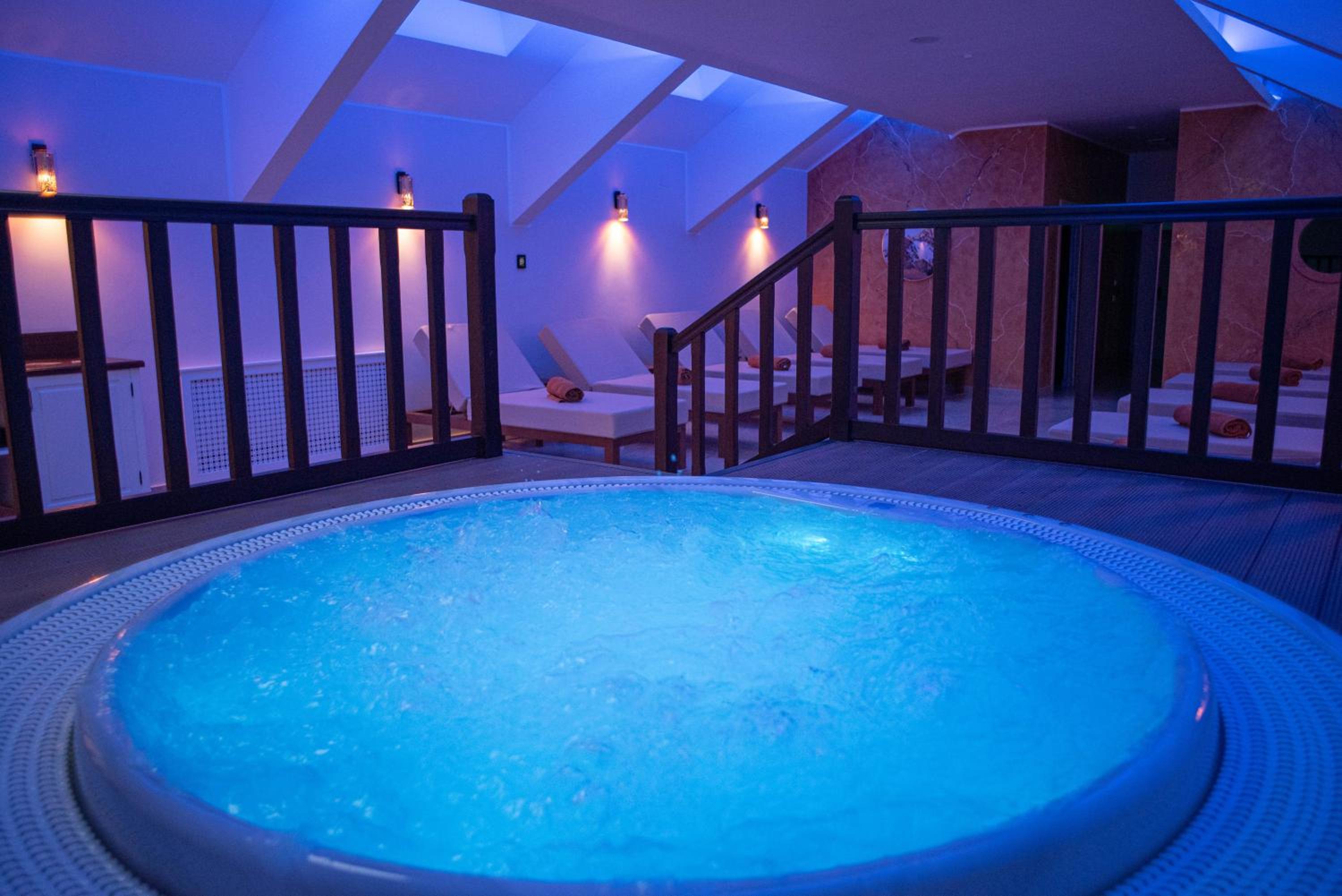 Swimming pool-spa