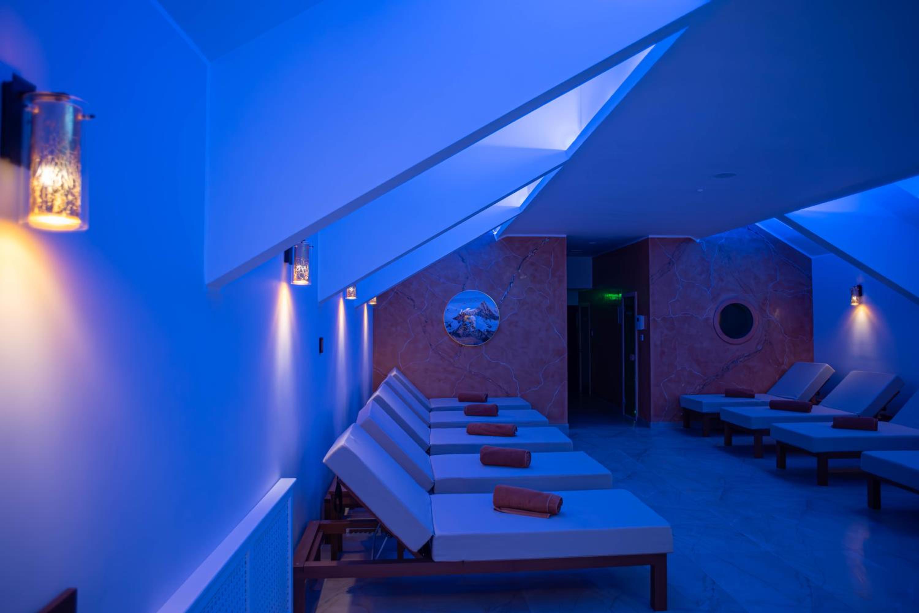 Swimming pool-spa