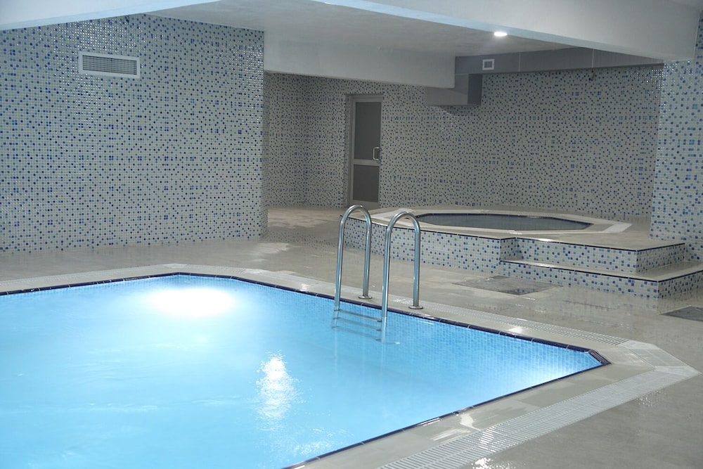 Swimming pool-spa